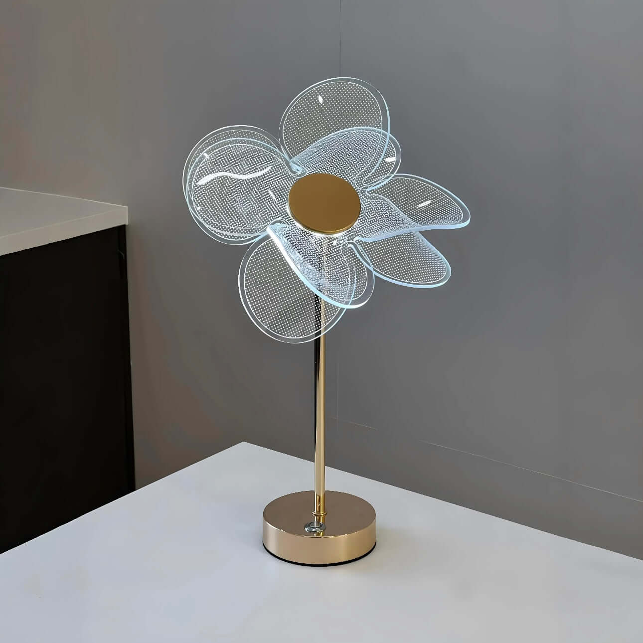 Nordic Clover Table Lamp – Rechargeable LED with Touch Dimming