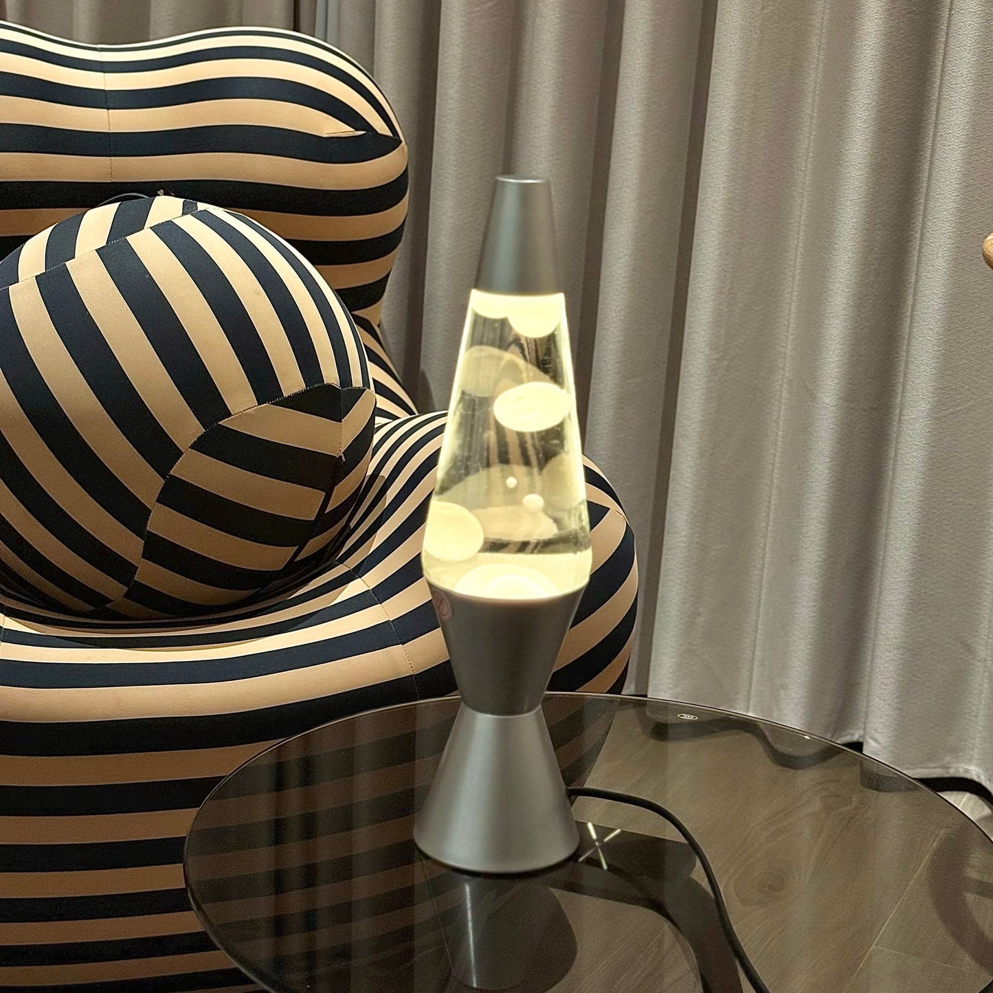 Dynamic Wax Lava Lamp – “Breathing” Universe Mood Light