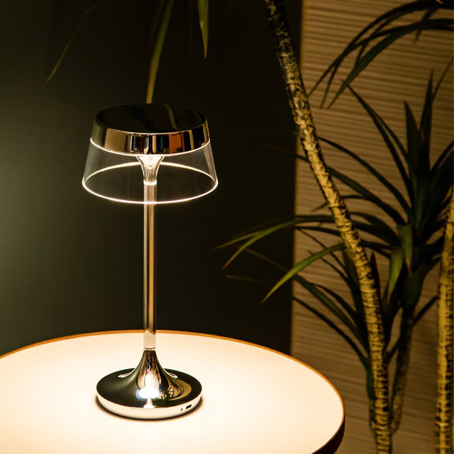 Light luxury rechargeable table lamp