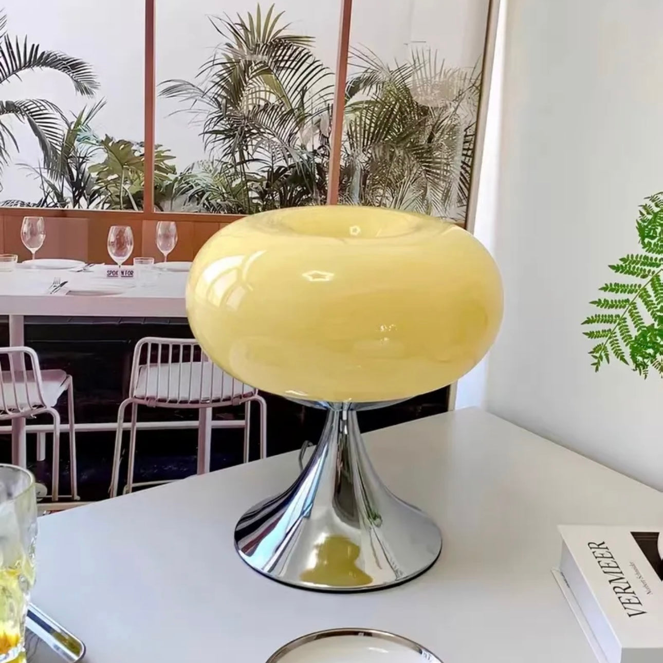 Apple-shaped bauhaus vintage rechargeable glass table lamp