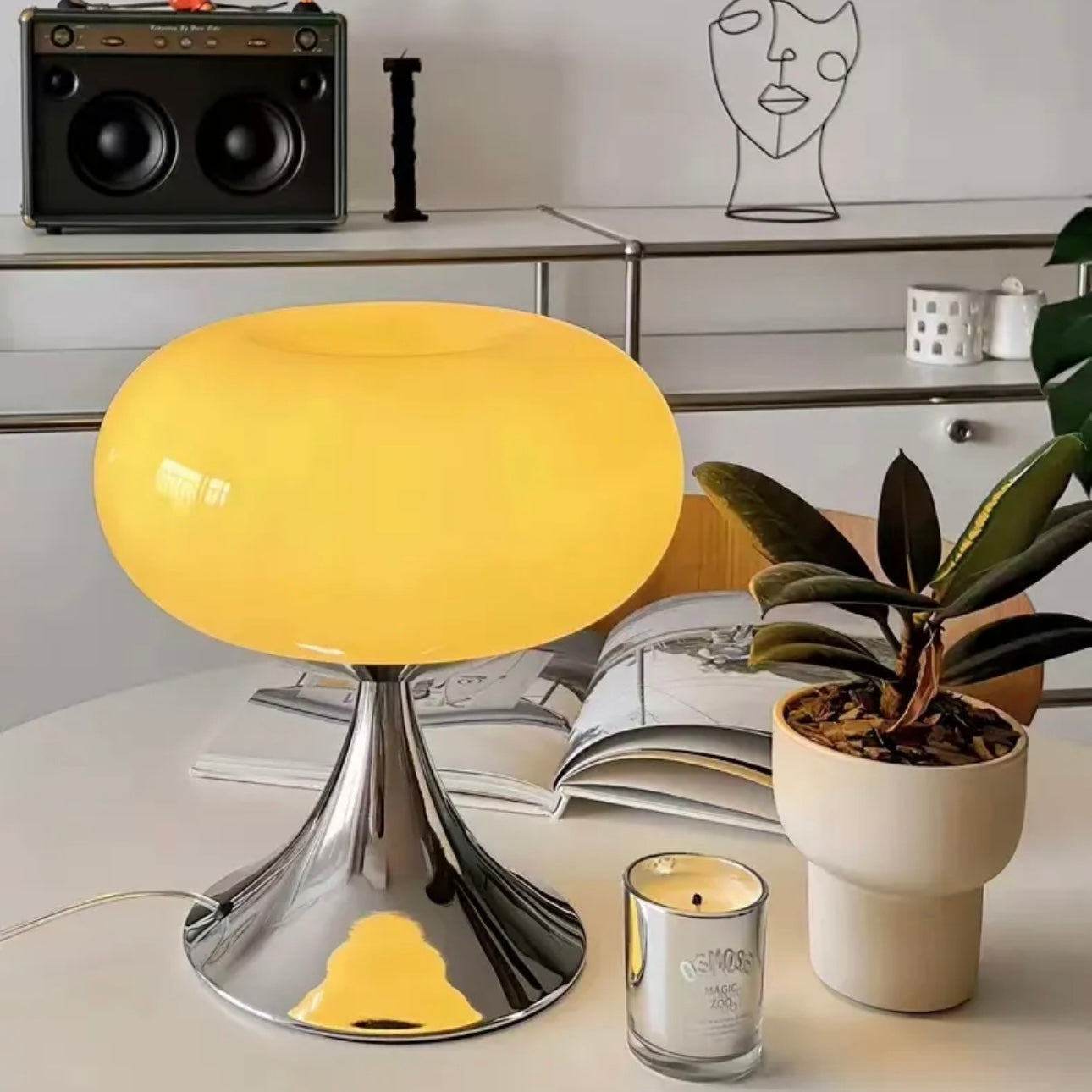 Apple-shaped bauhaus vintage rechargeable glass table lamp