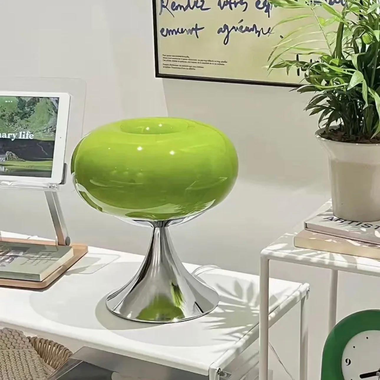 Apple-shaped bauhaus vintage rechargeable glass table lamp