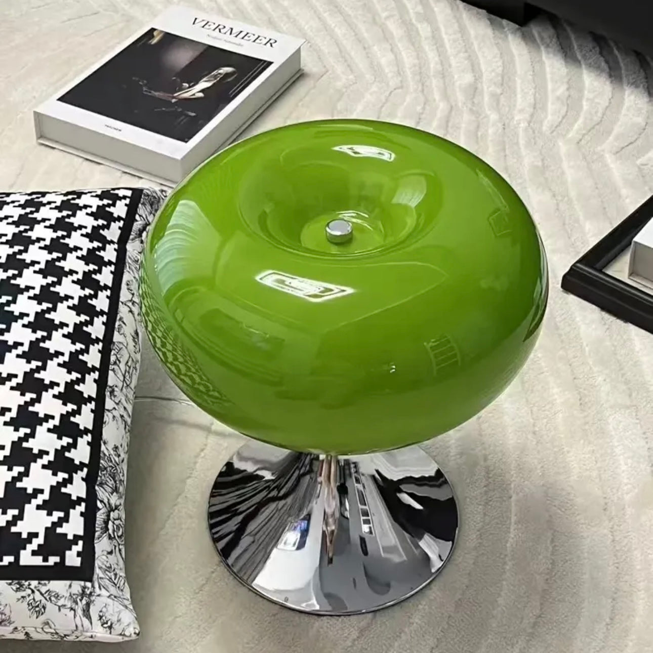 Apple-shaped bauhaus vintage rechargeable glass table lamp