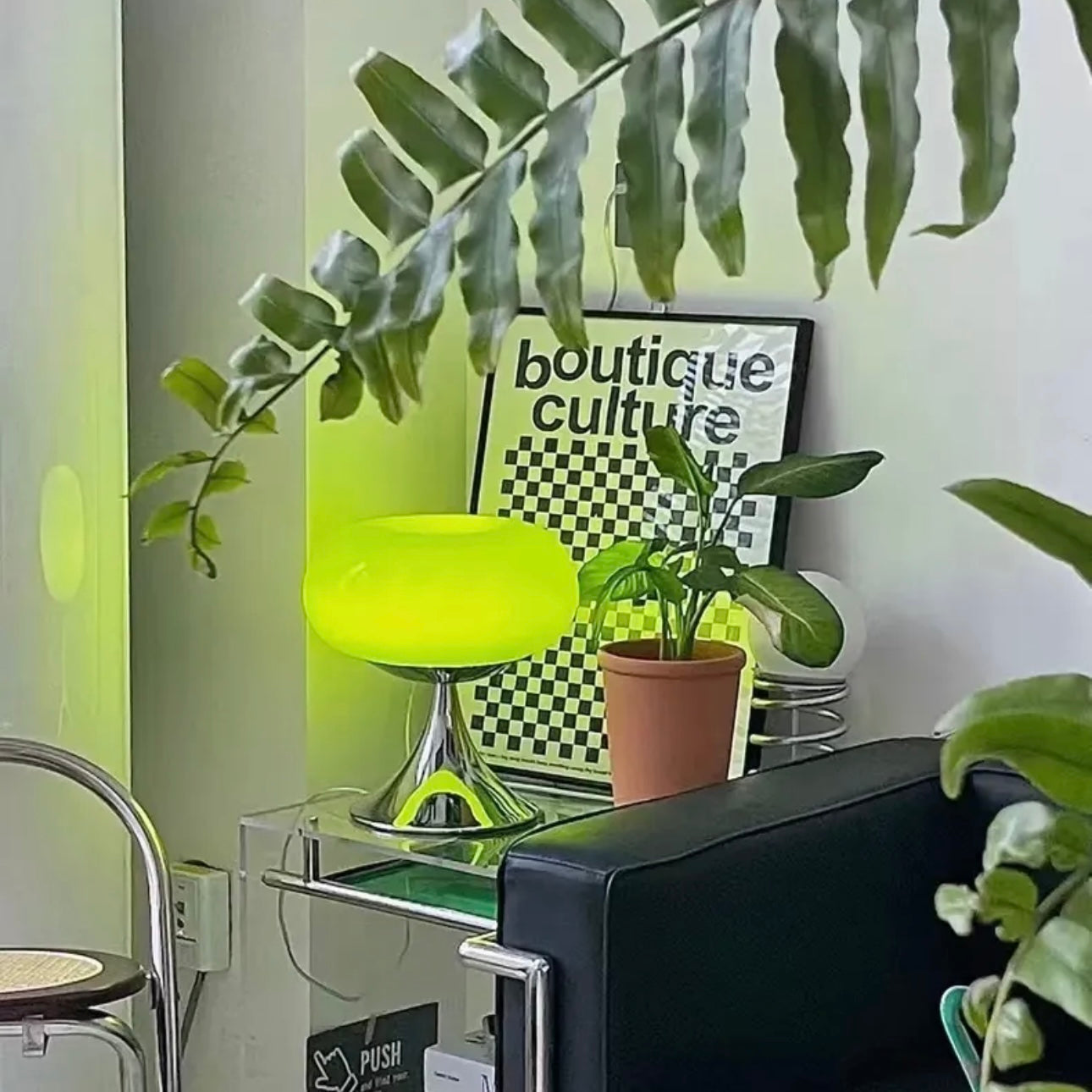 Apple-shaped bauhaus vintage rechargeable glass table lamp