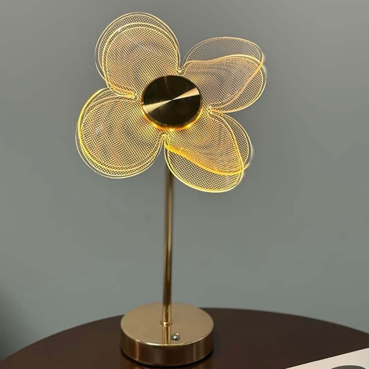 Nordic Clover Table Lamp – Rechargeable LED with Touch Dimming