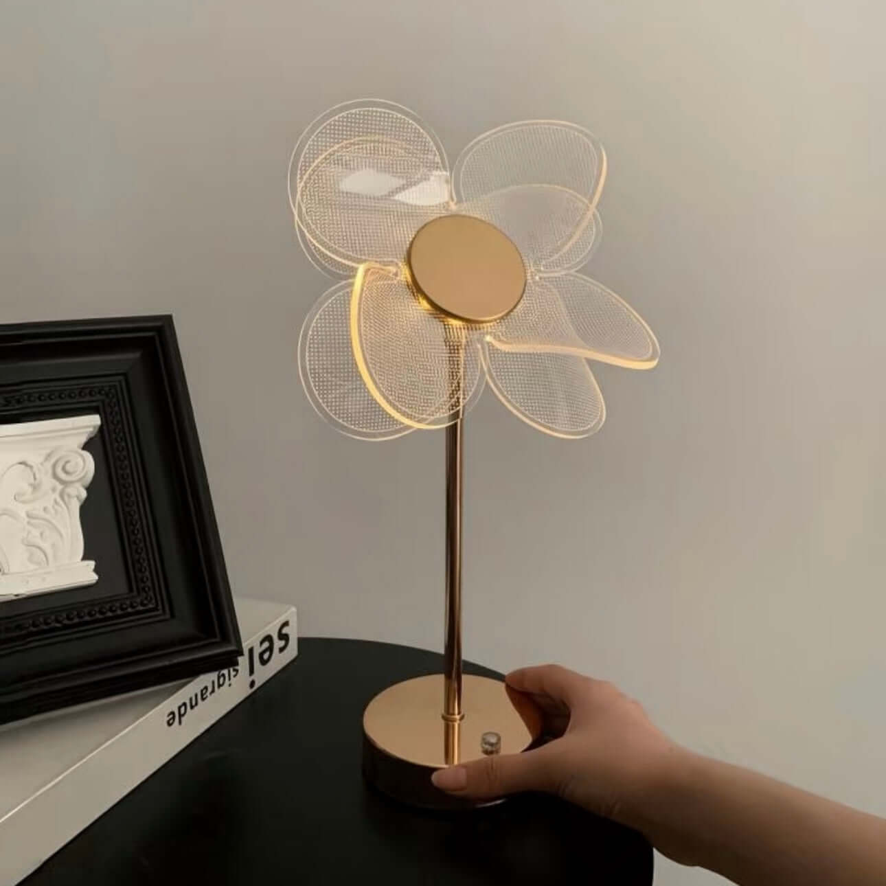 Nordic Clover Table Lamp – Rechargeable LED with Touch Dimming