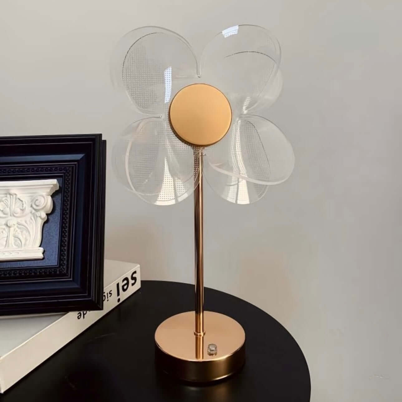 Nordic Clover Table Lamp – Rechargeable LED with Touch Dimming