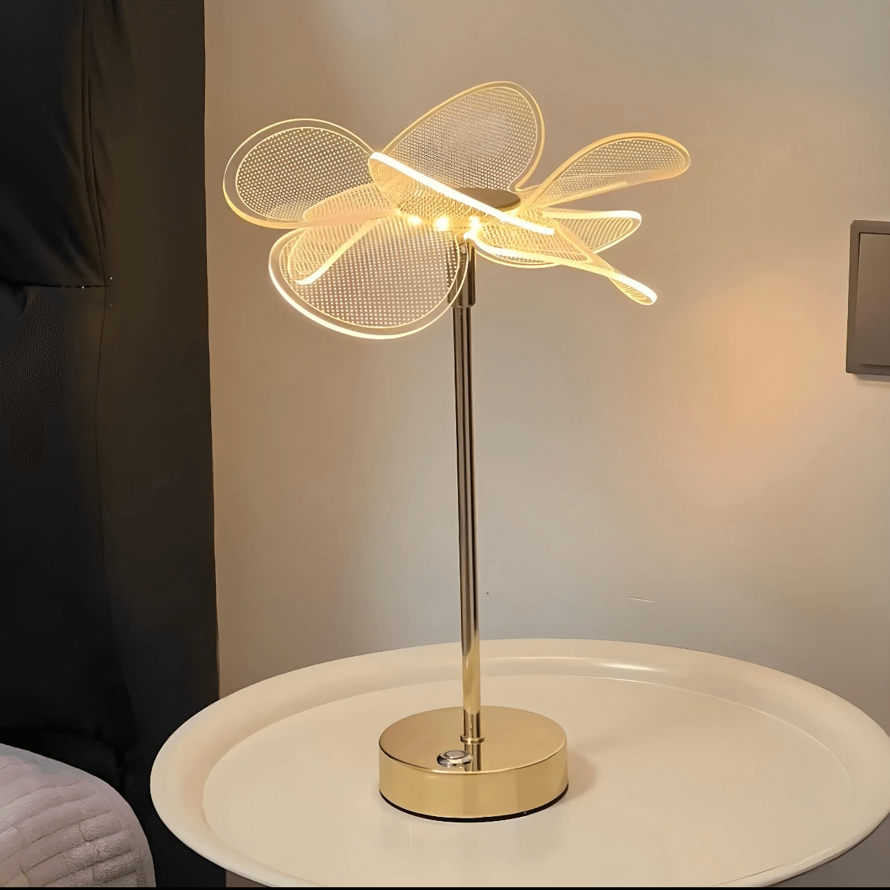 Nordic Clover Table Lamp – Rechargeable LED with Touch Dimming