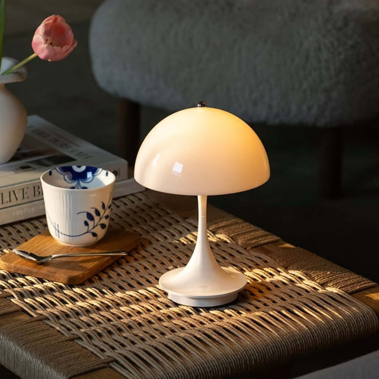 Retro Jellyfish Lamp – Wireless Rechargeable LED Night Light