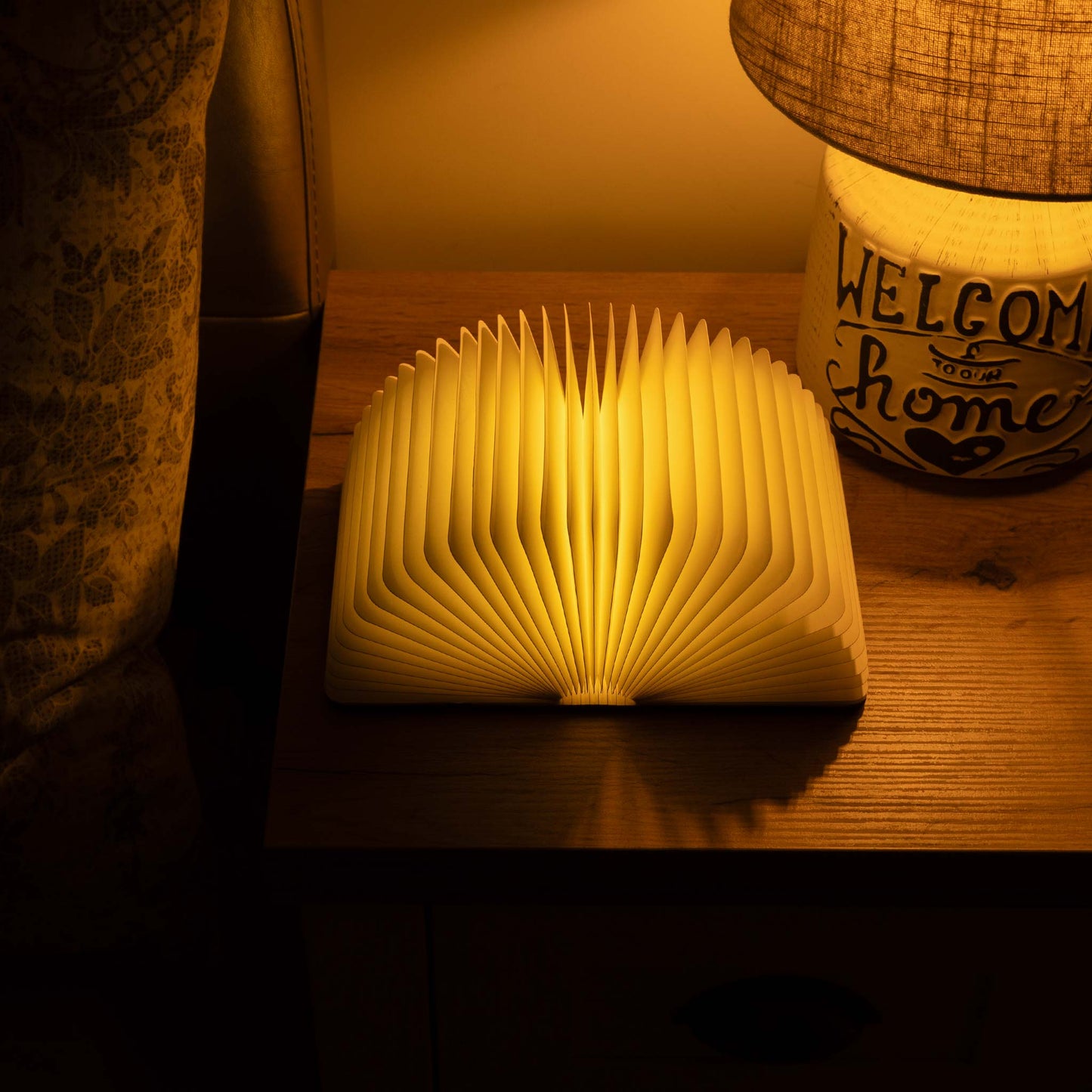 Book-shaped lamp