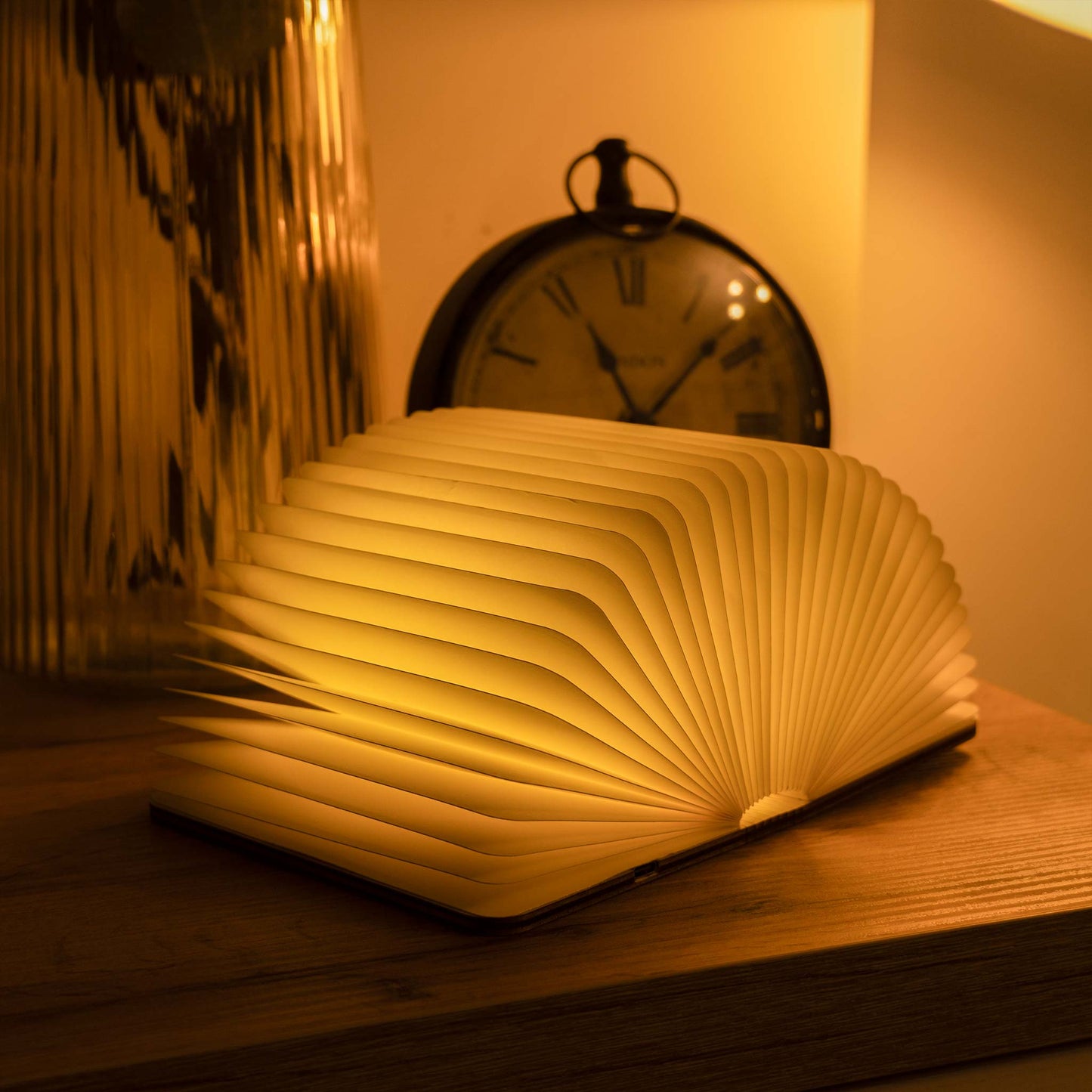 Book-shaped lamp