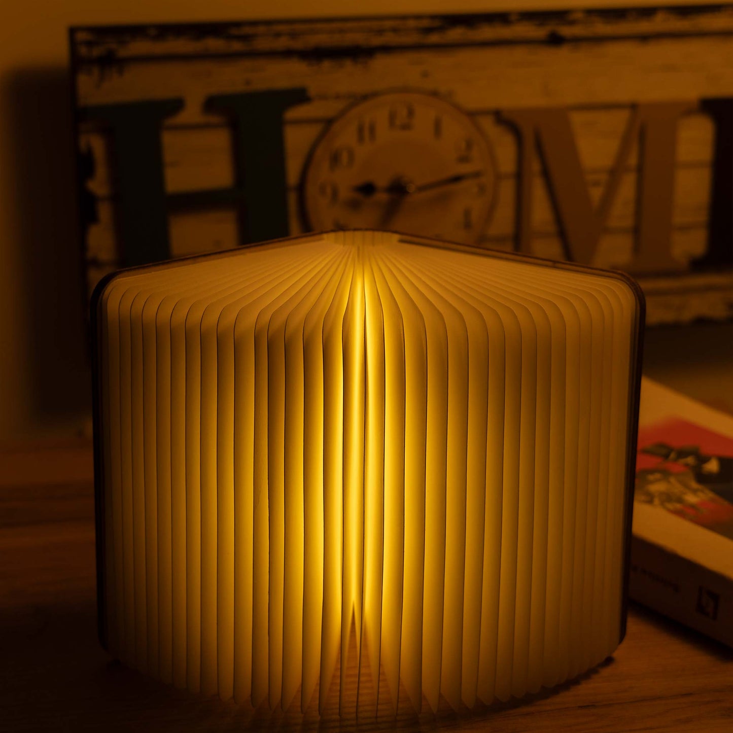 Book-shaped lamp