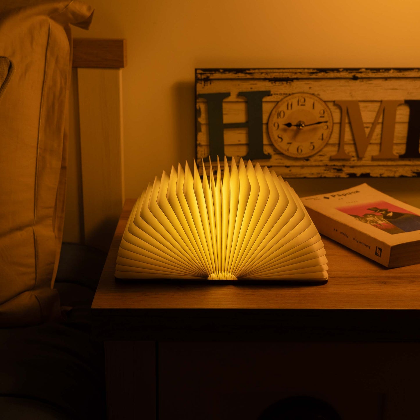 Book-shaped lamp