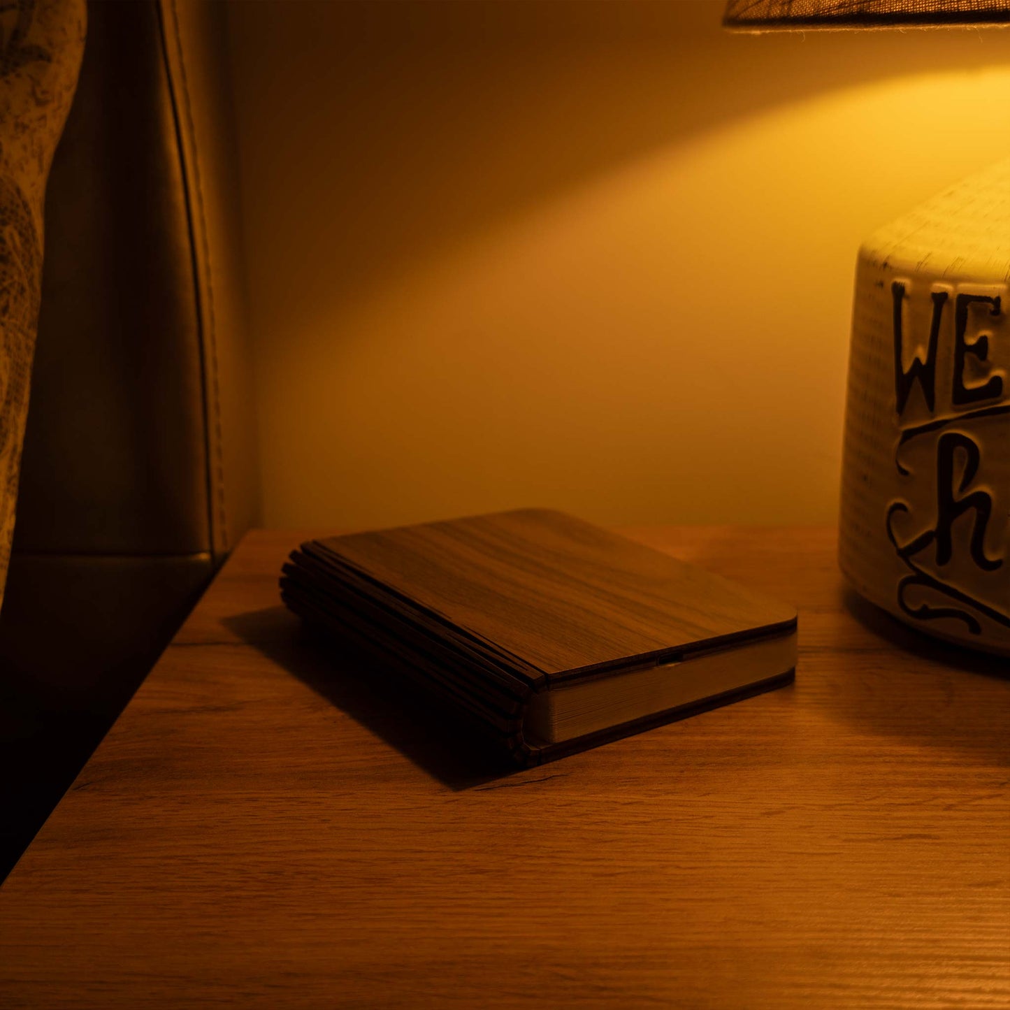 Book-shaped lamp
