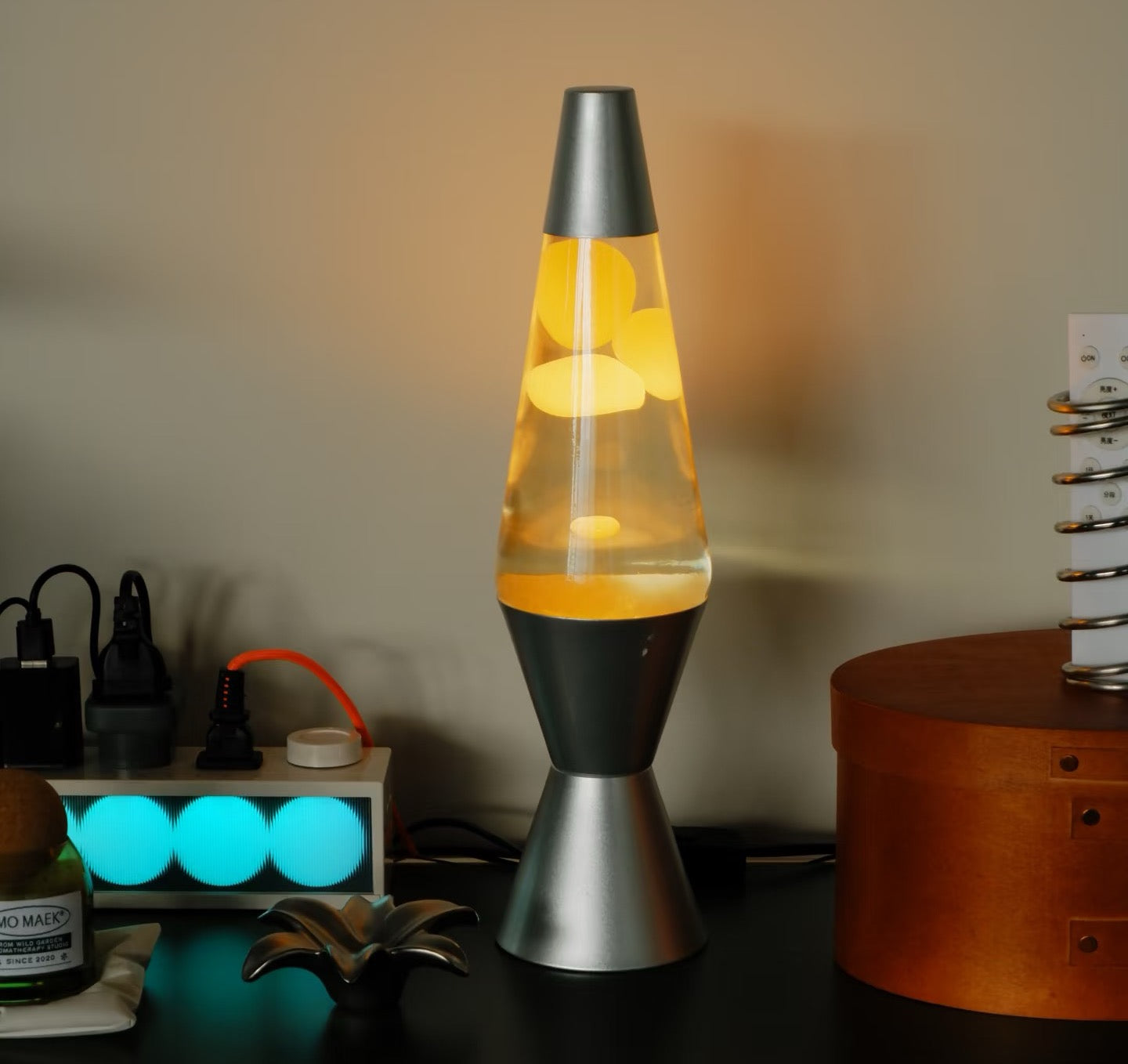 Dynamic Wax Lava Lamp – “Breathing” Universe Mood Light